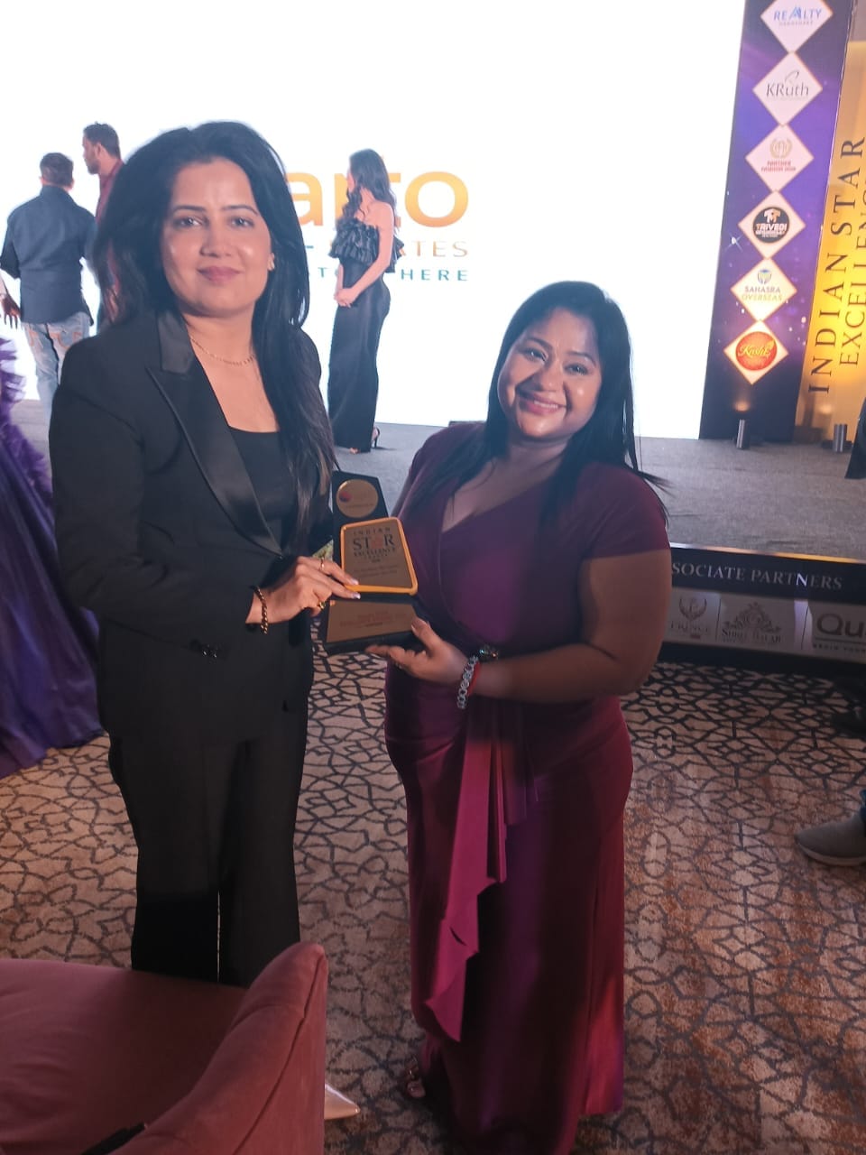 Industry Leader Trophy Conferment on Stage